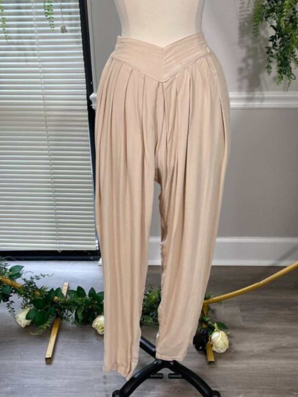 Indah | Tanah Solid 80s Pleated Trouser